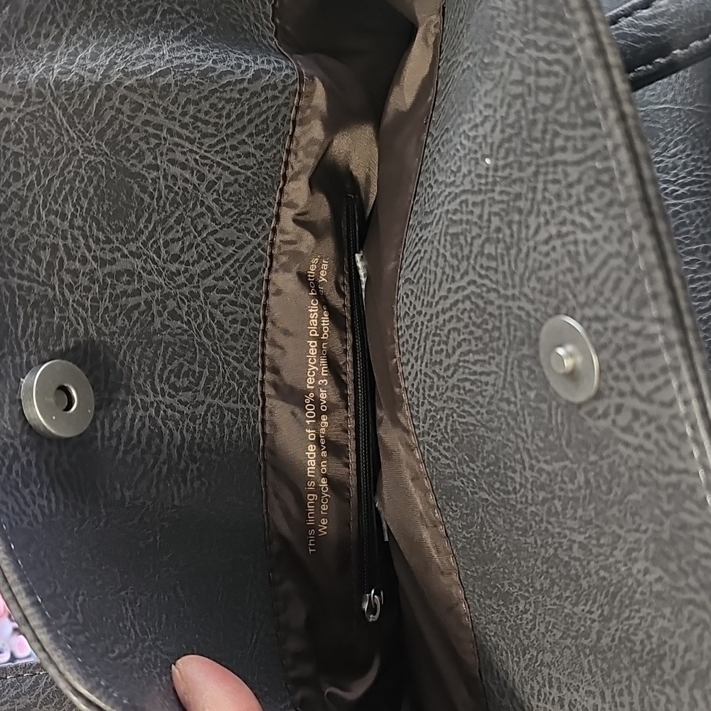 Matt & NatBaxter Vegan Handbag. - Picture 15 of 17